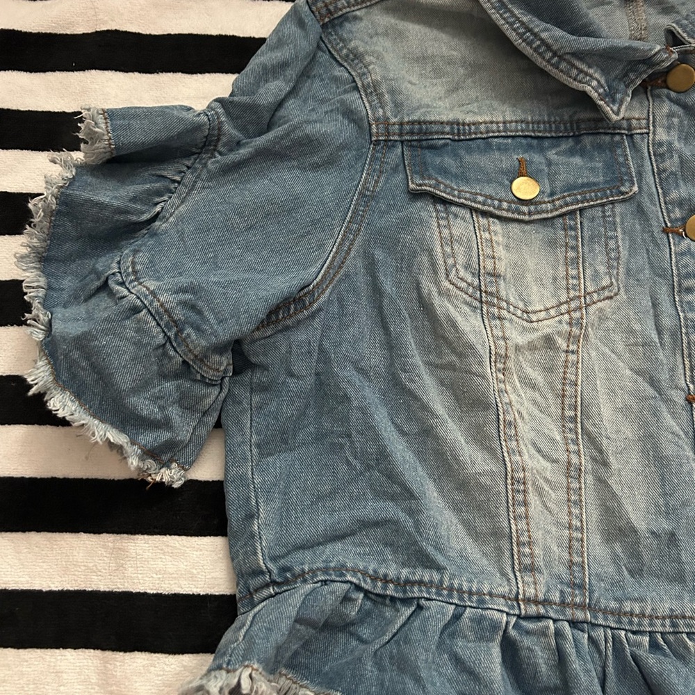 Stylish Blue Flared Denim Jacket - Picture 2 of 6